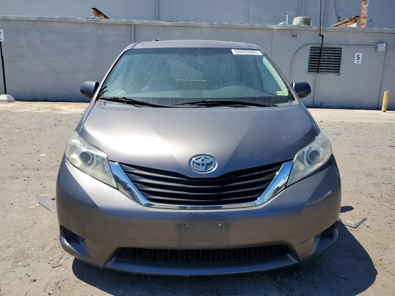 2011 TOYOTA SIENNA