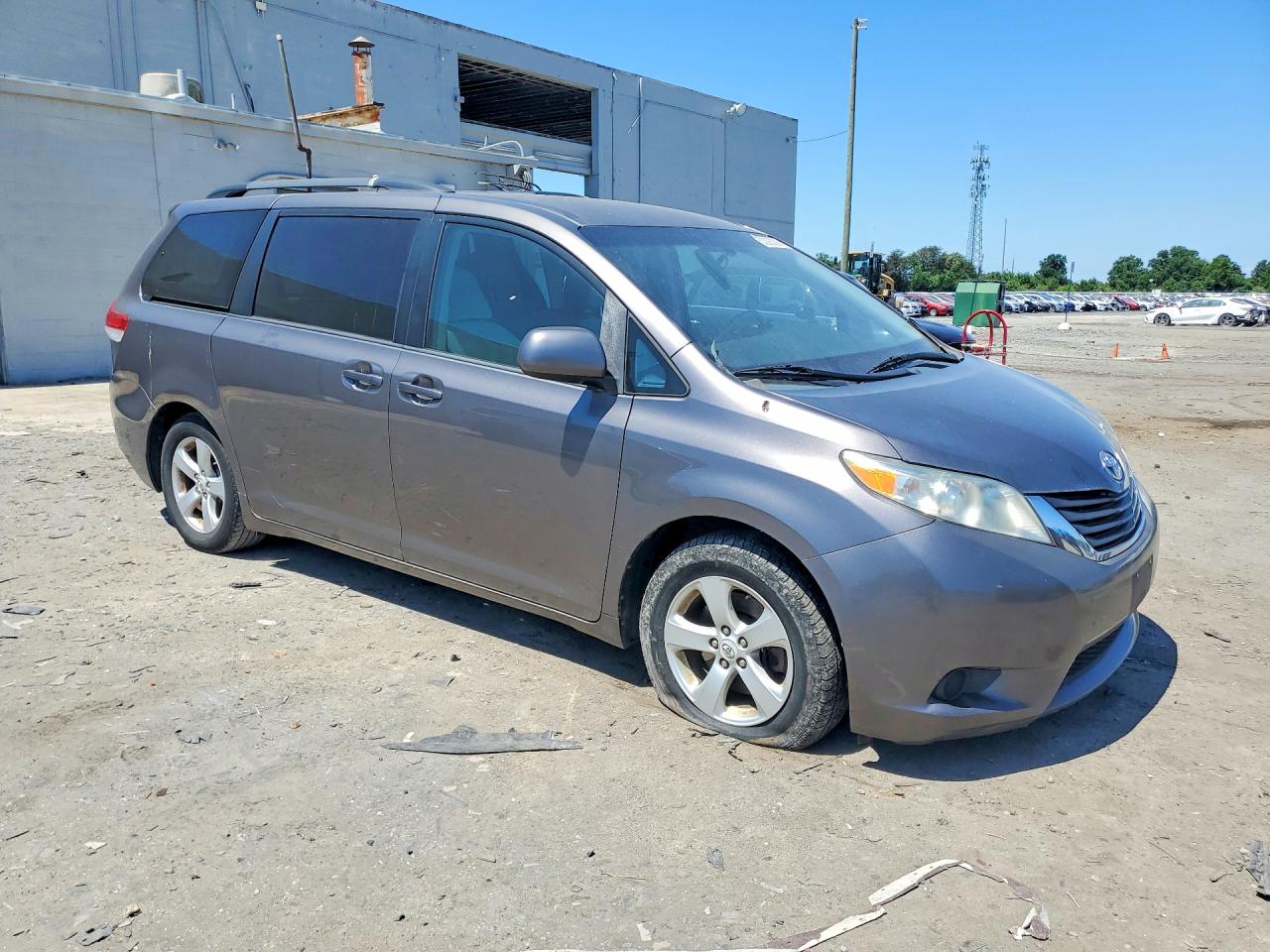 2011 TOYOTA SIENNA
