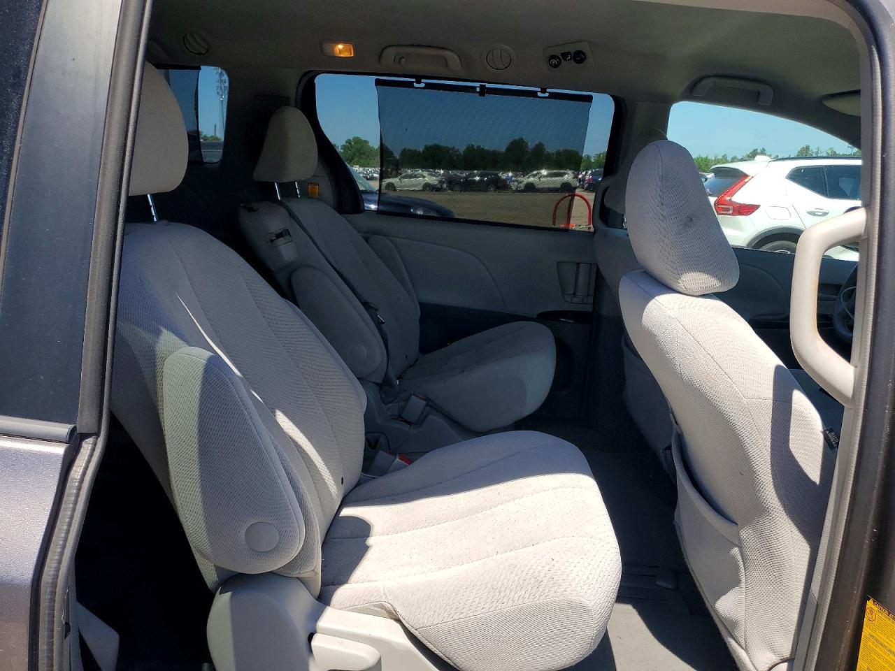 2011 TOYOTA SIENNA