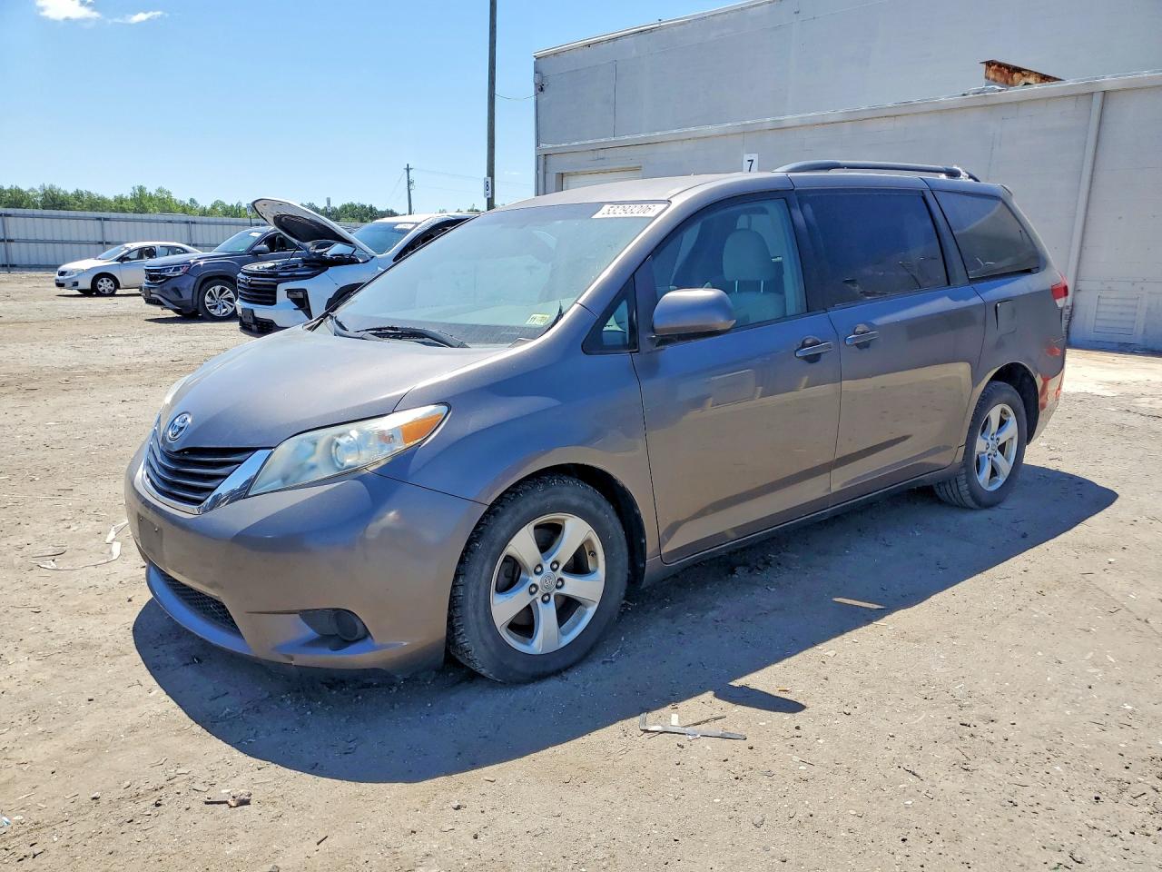 2011 TOYOTA SIENNA