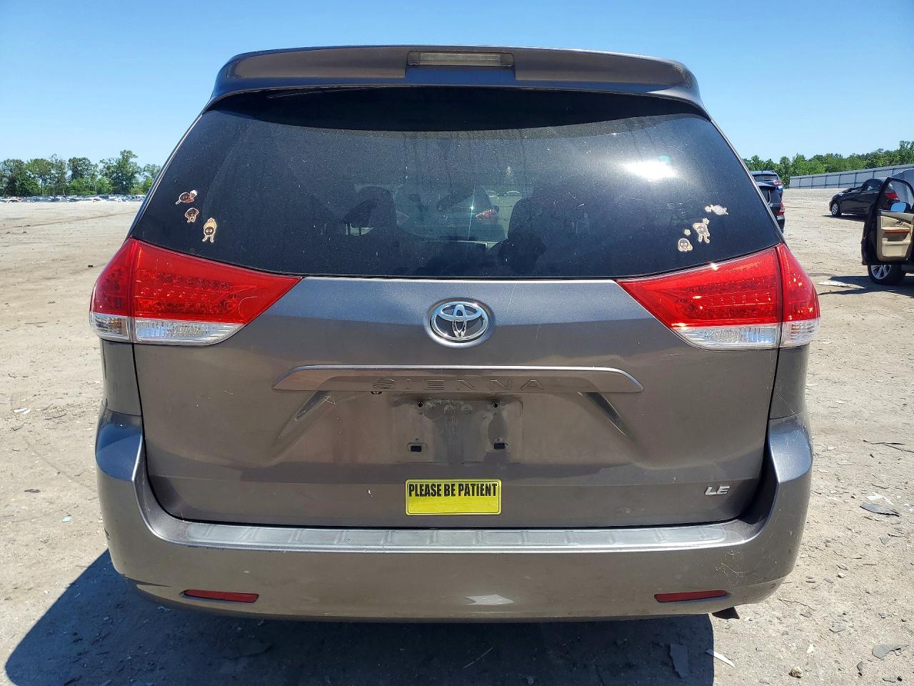 2011 TOYOTA SIENNA