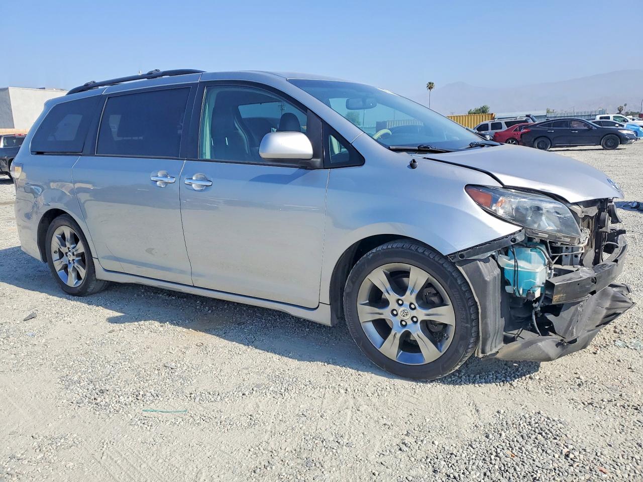 2014 TOYOTA SIENNA