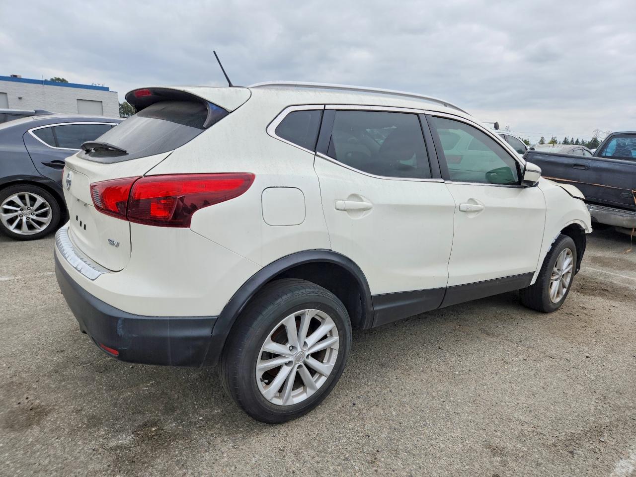 2017 NISSAN ROGUE