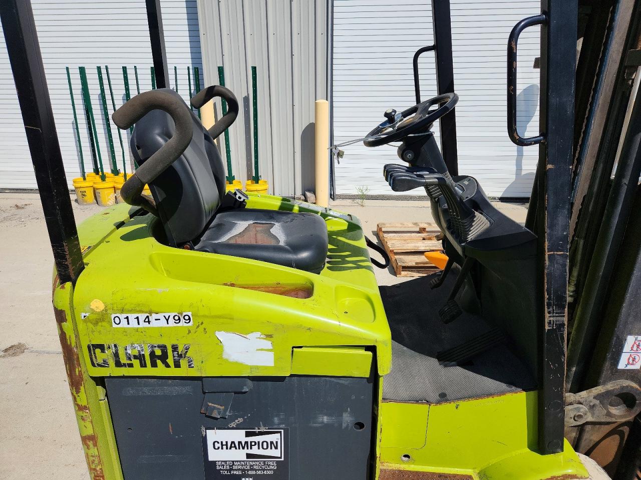 1999 CLARK FORKLIFT FORKLIFT