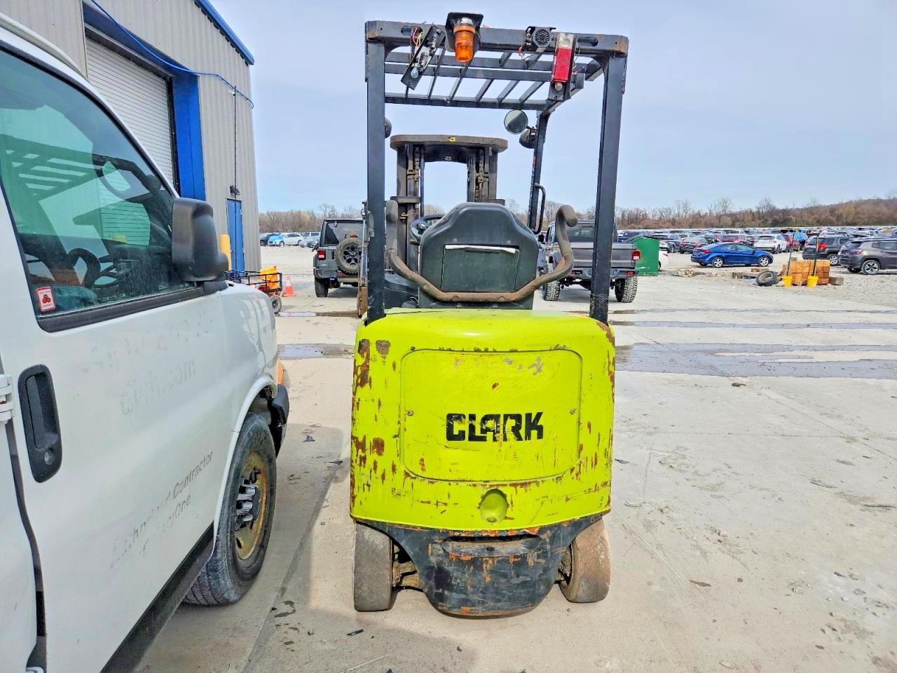 1999 CLARK FORKLIFT FORKLIFT