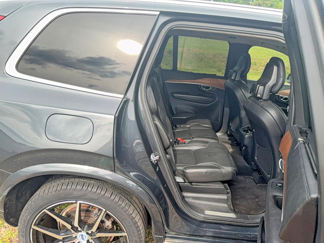 2016 VOLVO XC90