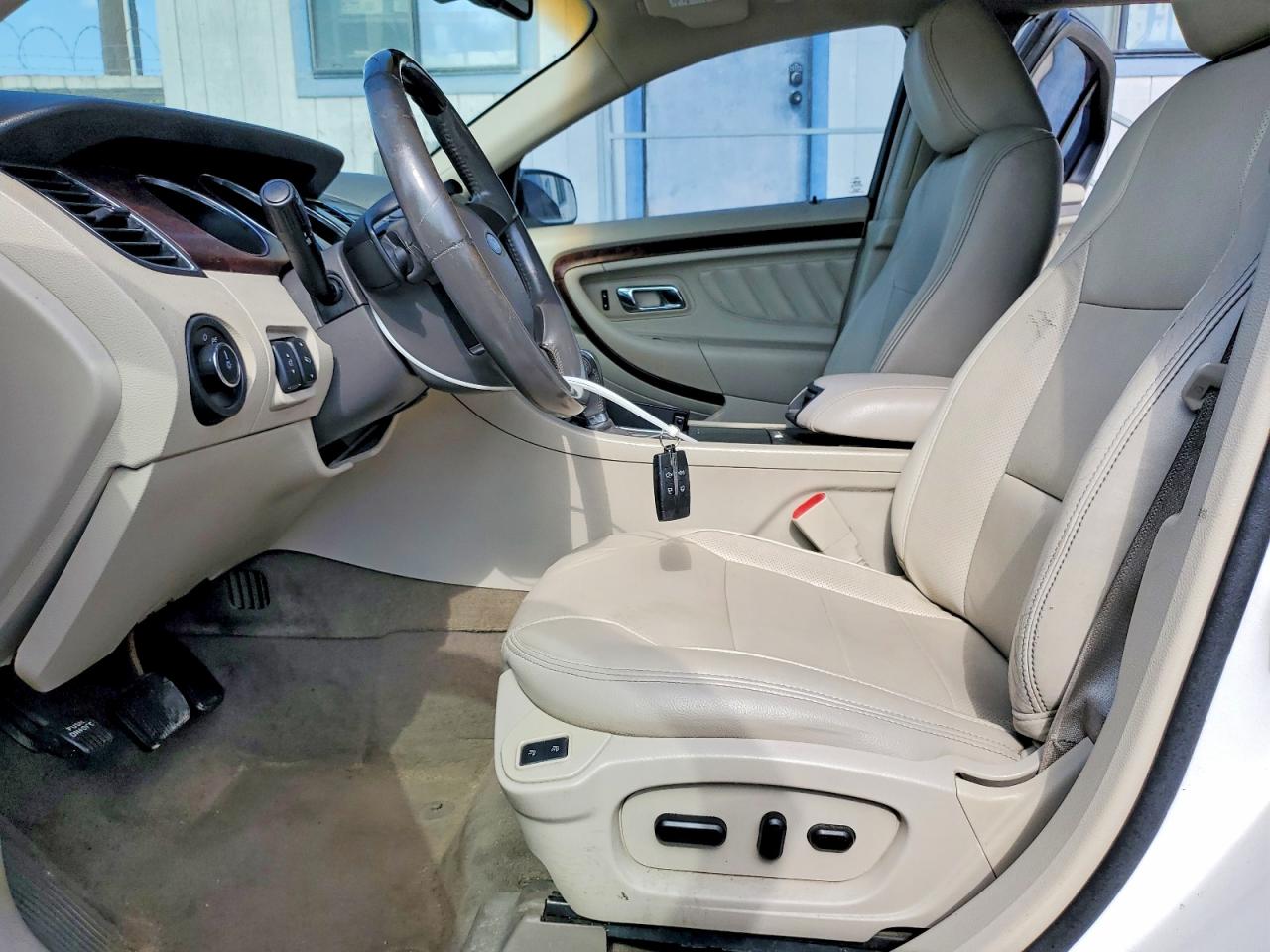 2011 FORD TAURUS