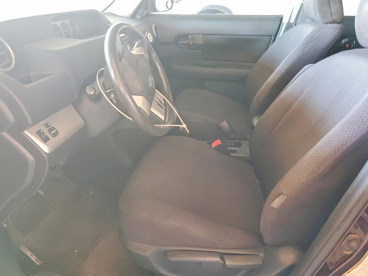 2010 TOYOTA SCION