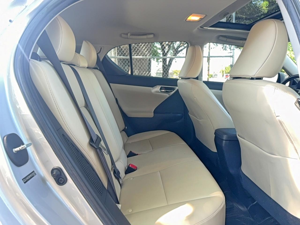 2011 LEXUS CT 200