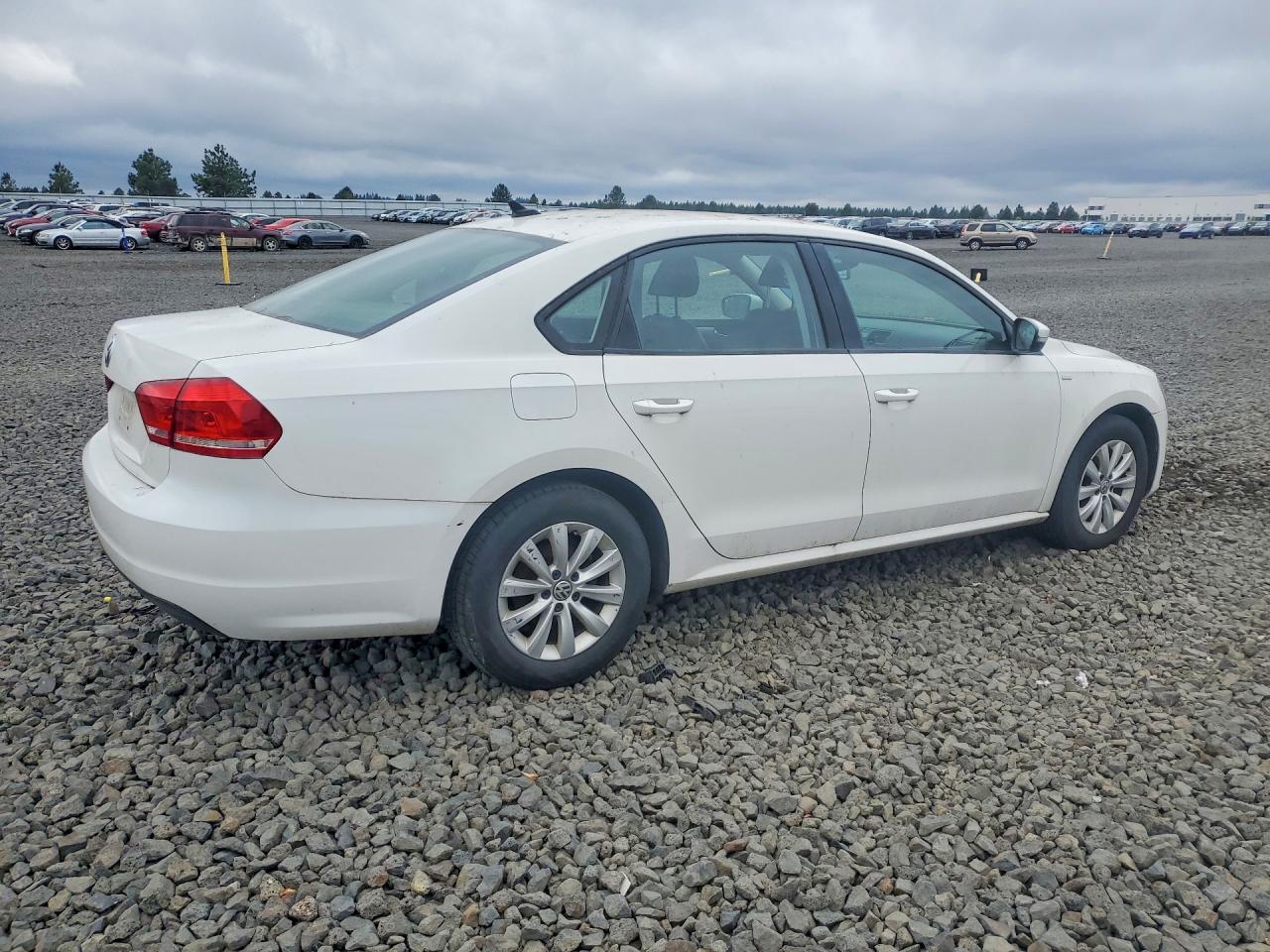 2013 VOLKSWAGEN PASSAT