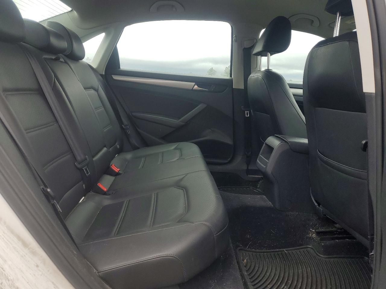 2013 VOLKSWAGEN PASSAT