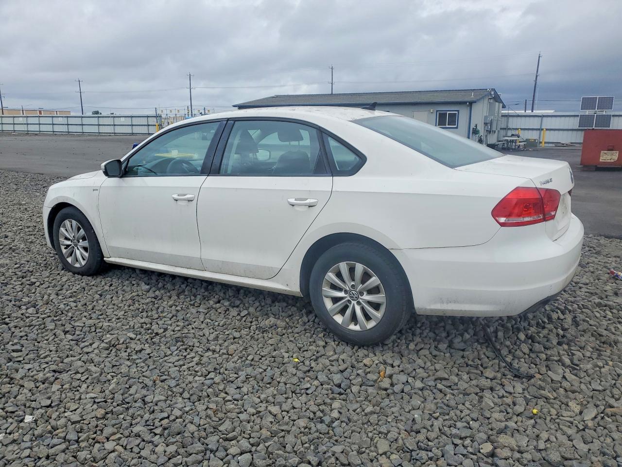 2013 VOLKSWAGEN PASSAT