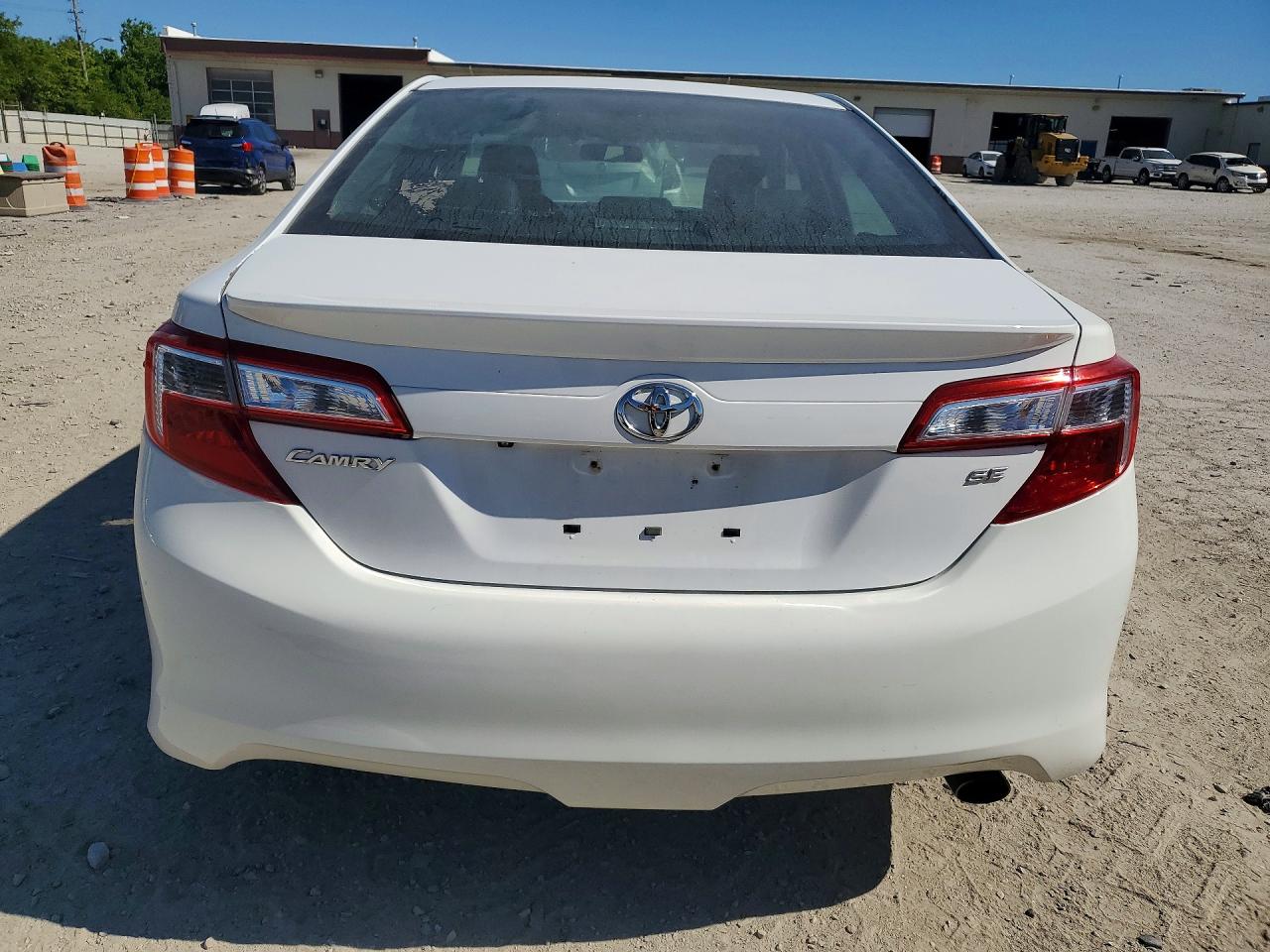 2014 TOYOTA CAMRY