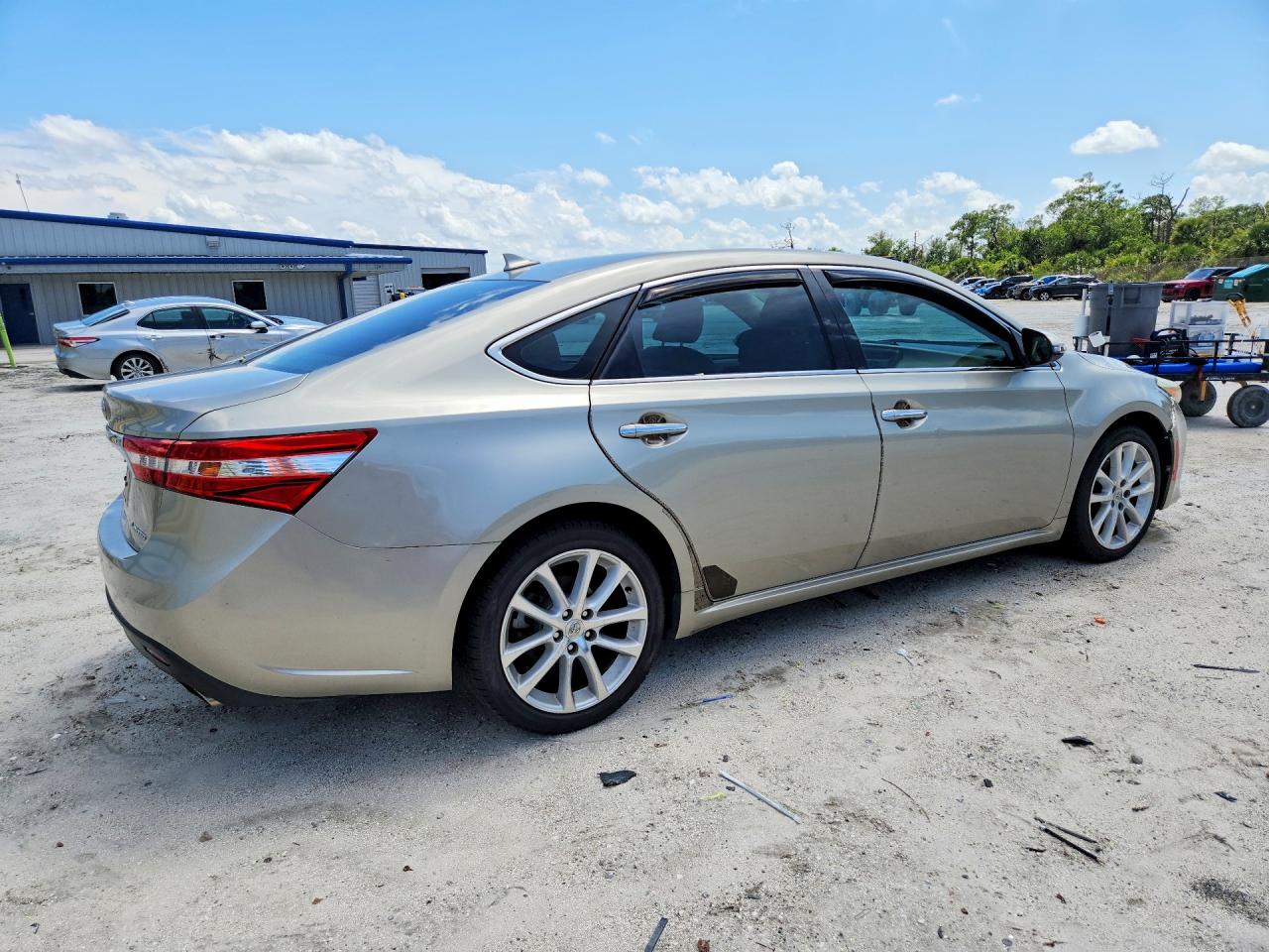 2013 TOYOTA AVALON