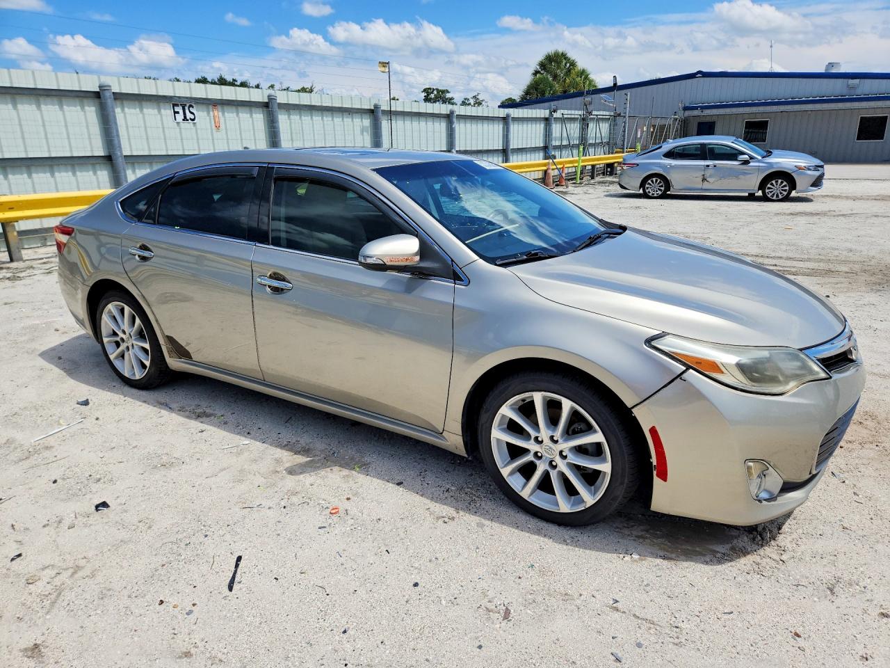 2013 TOYOTA AVALON