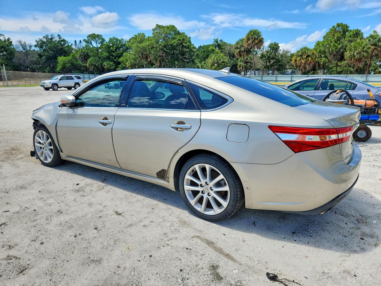 2013 TOYOTA AVALON