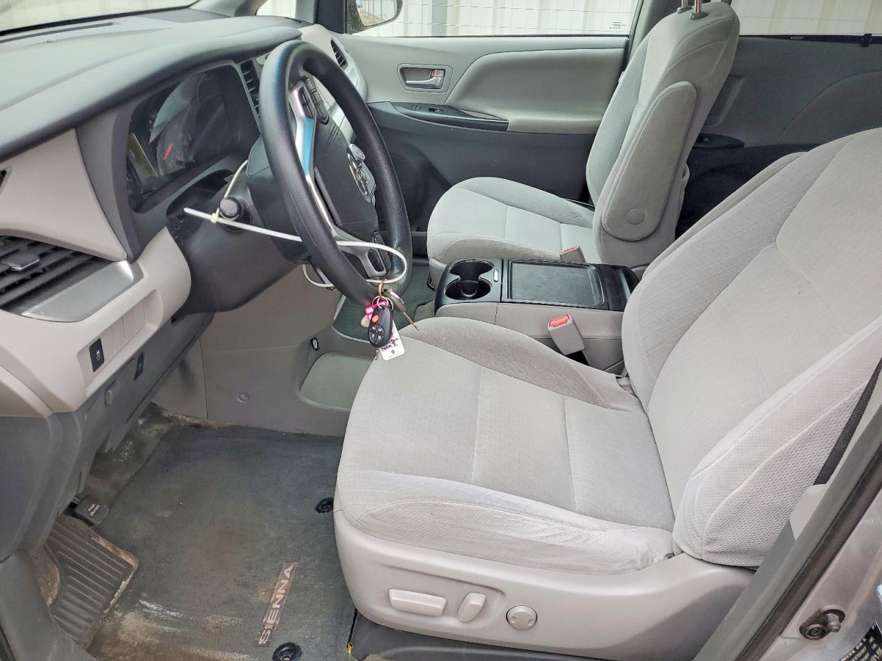 2015 TOYOTA SIENNA