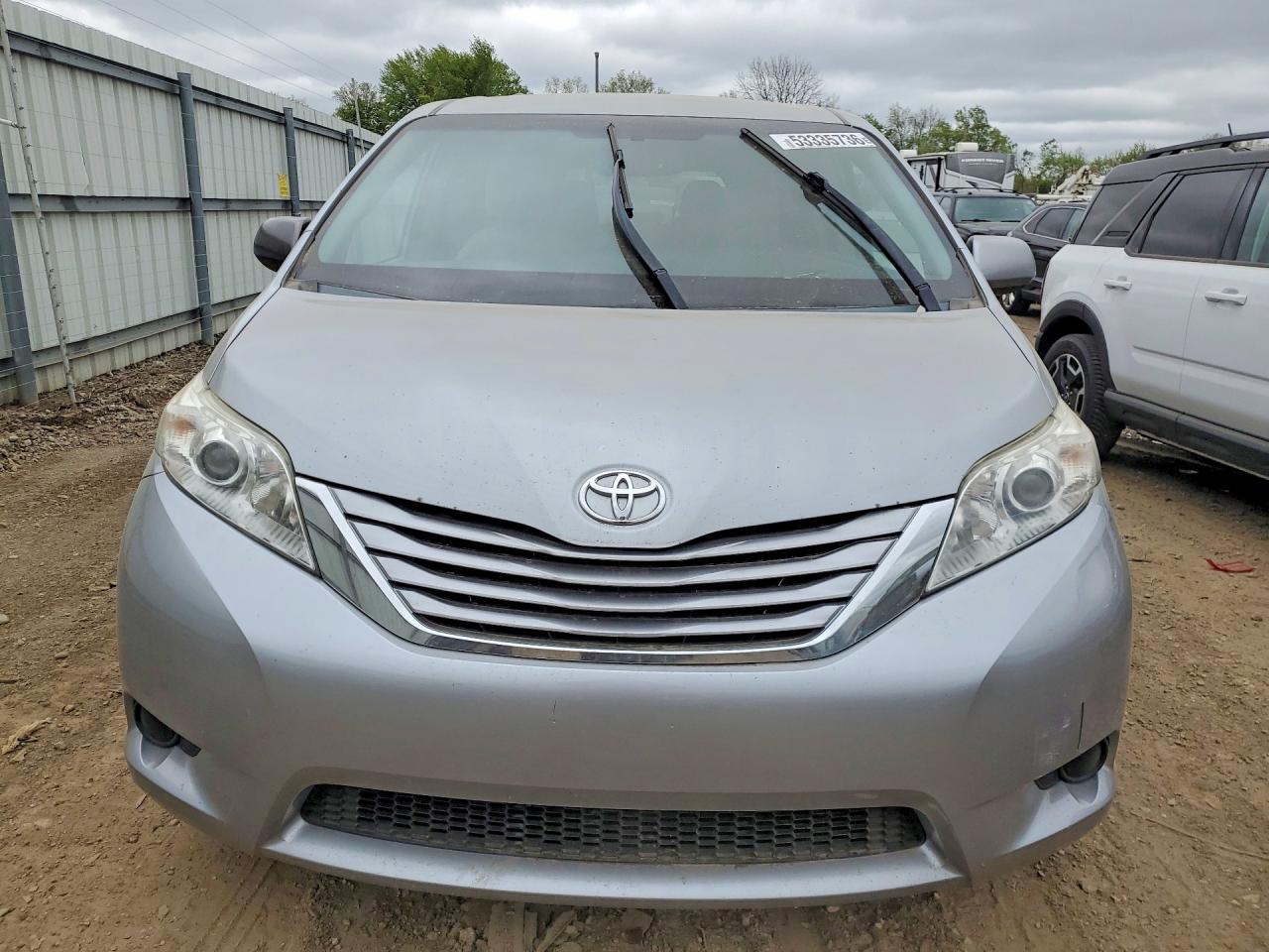 2015 TOYOTA SIENNA