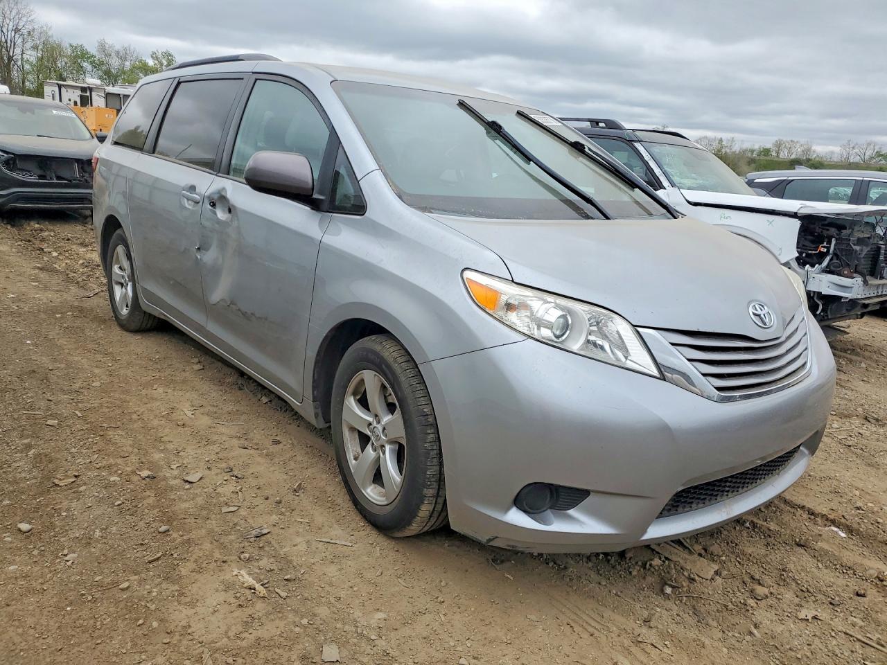 2015 TOYOTA SIENNA