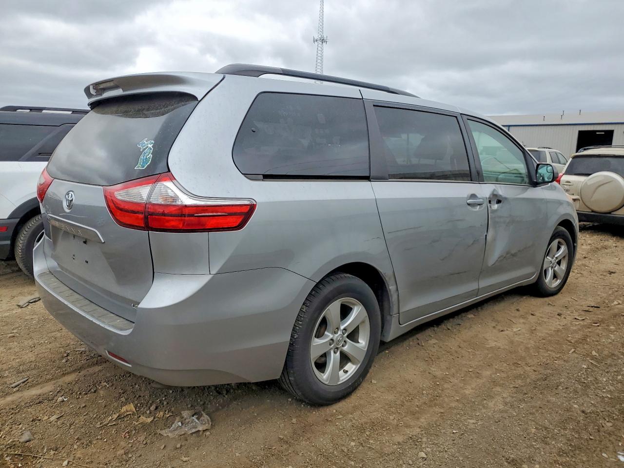 2015 TOYOTA SIENNA