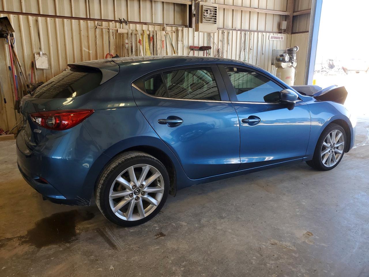 2017 MAZDA 3