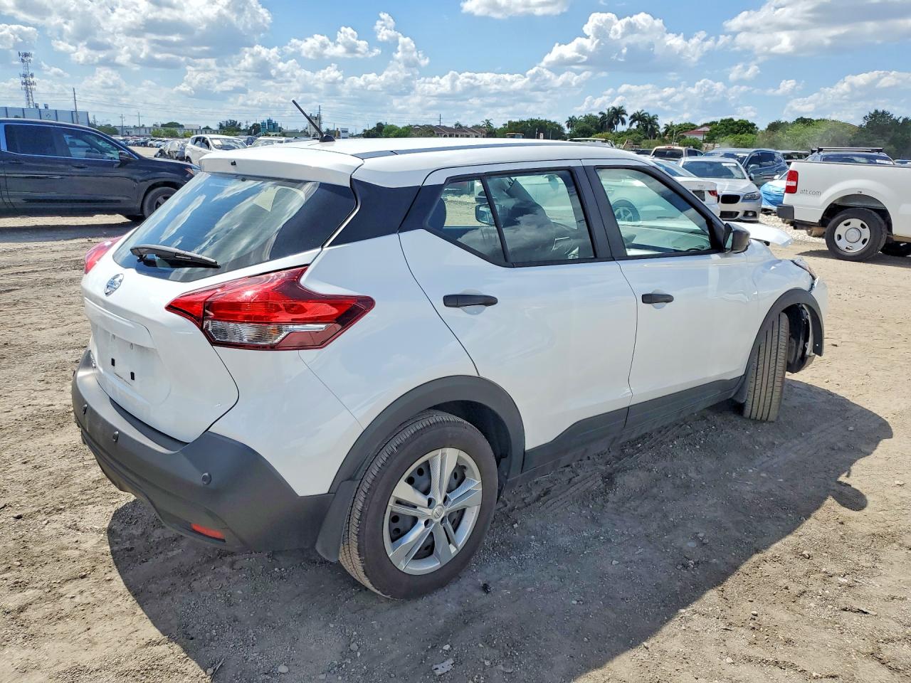 2020 NISSAN KICKS