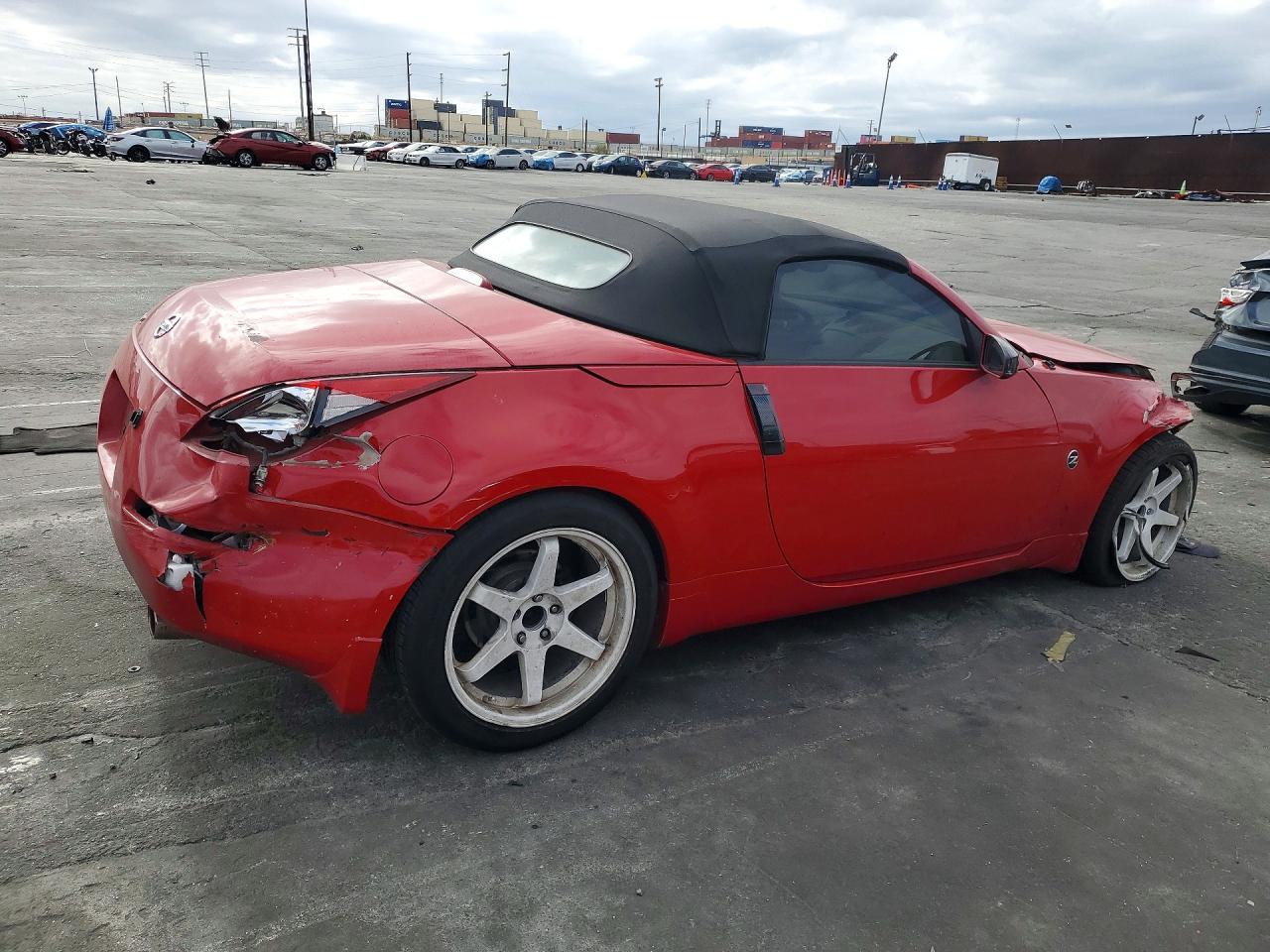 2004 NISSAN 350Z