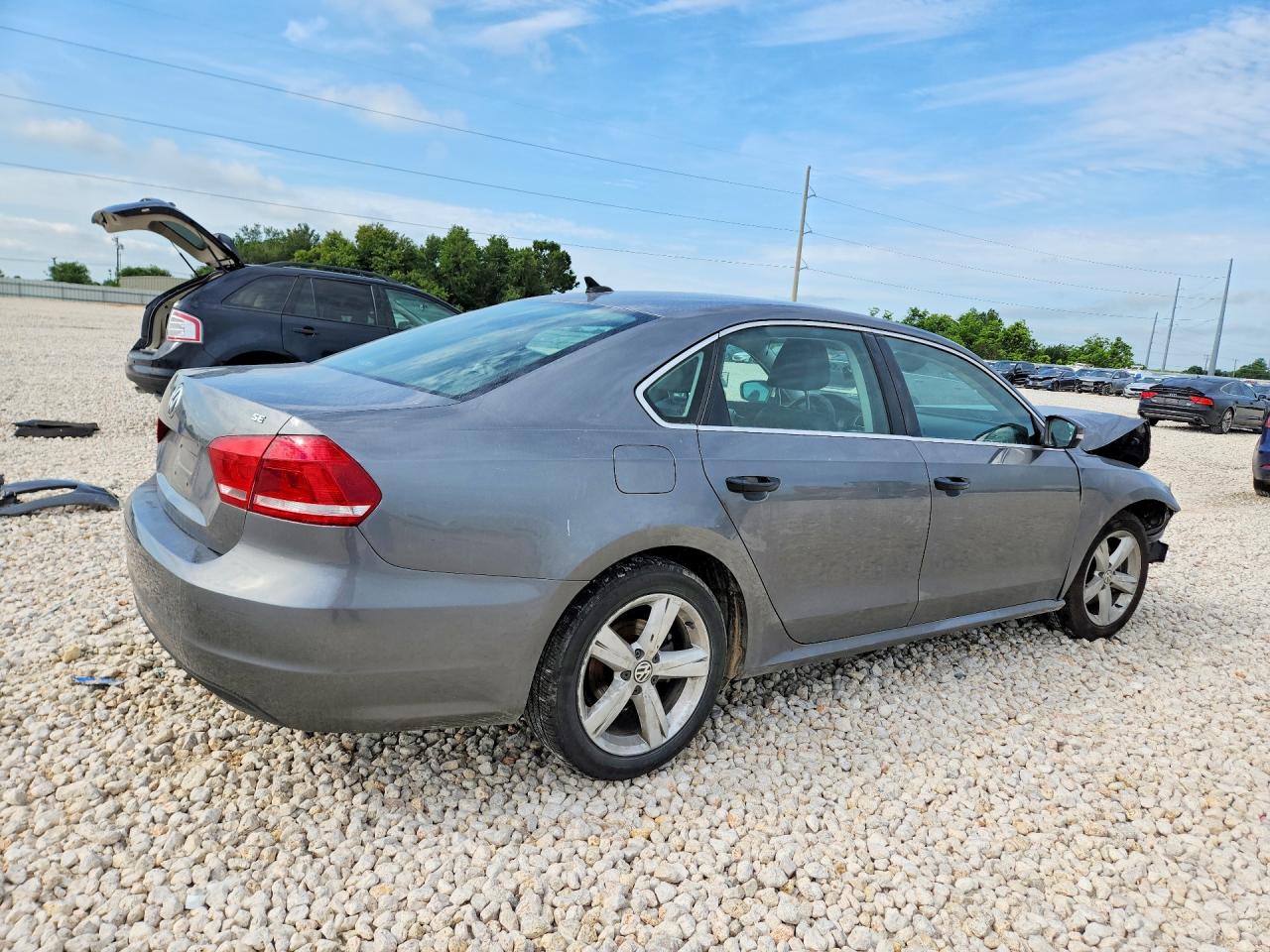 2013 VOLKSWAGEN PASSAT