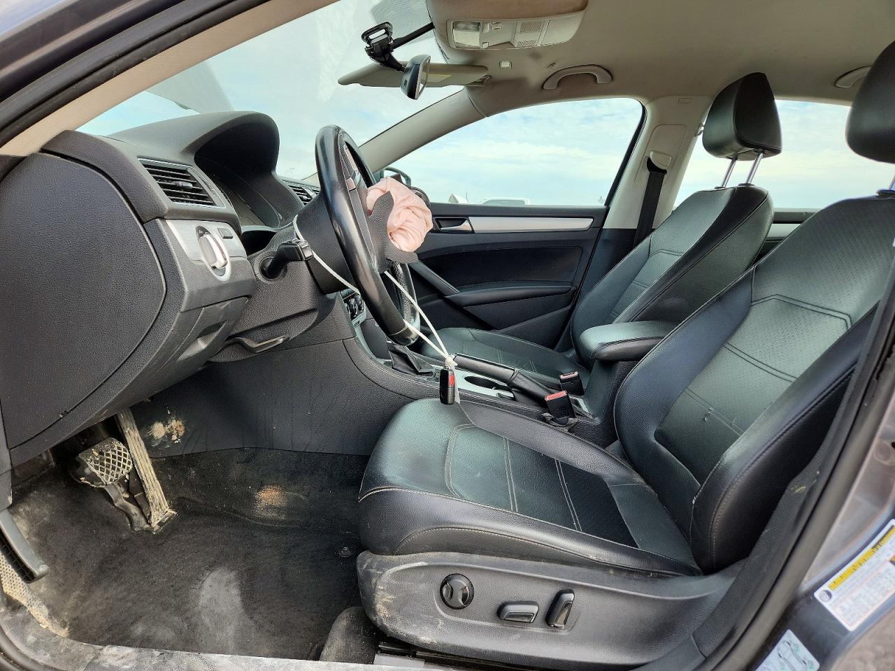 2013 VOLKSWAGEN PASSAT
