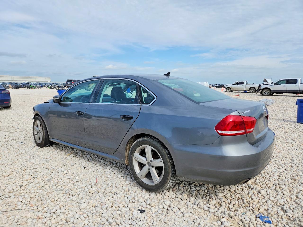 2013 VOLKSWAGEN PASSAT