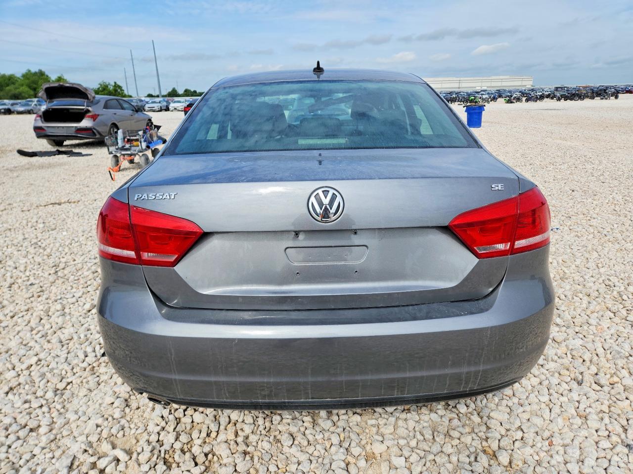 2013 VOLKSWAGEN PASSAT