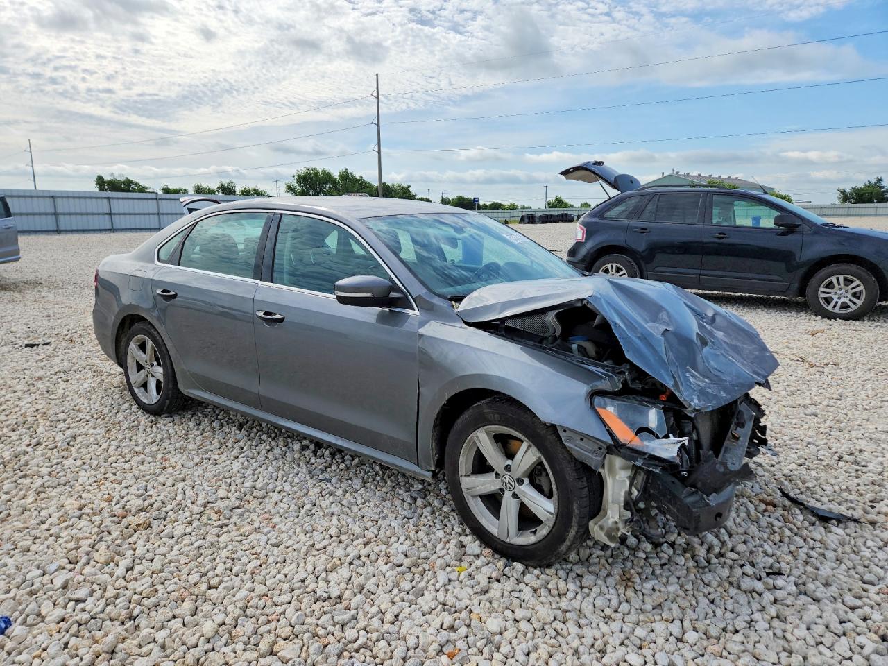 2013 VOLKSWAGEN PASSAT