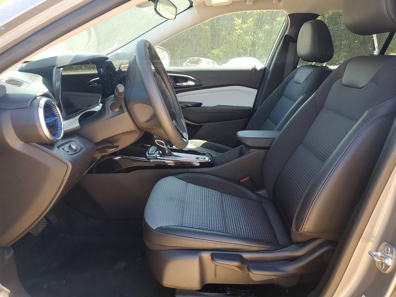 2025 CHEVROLET TRAX