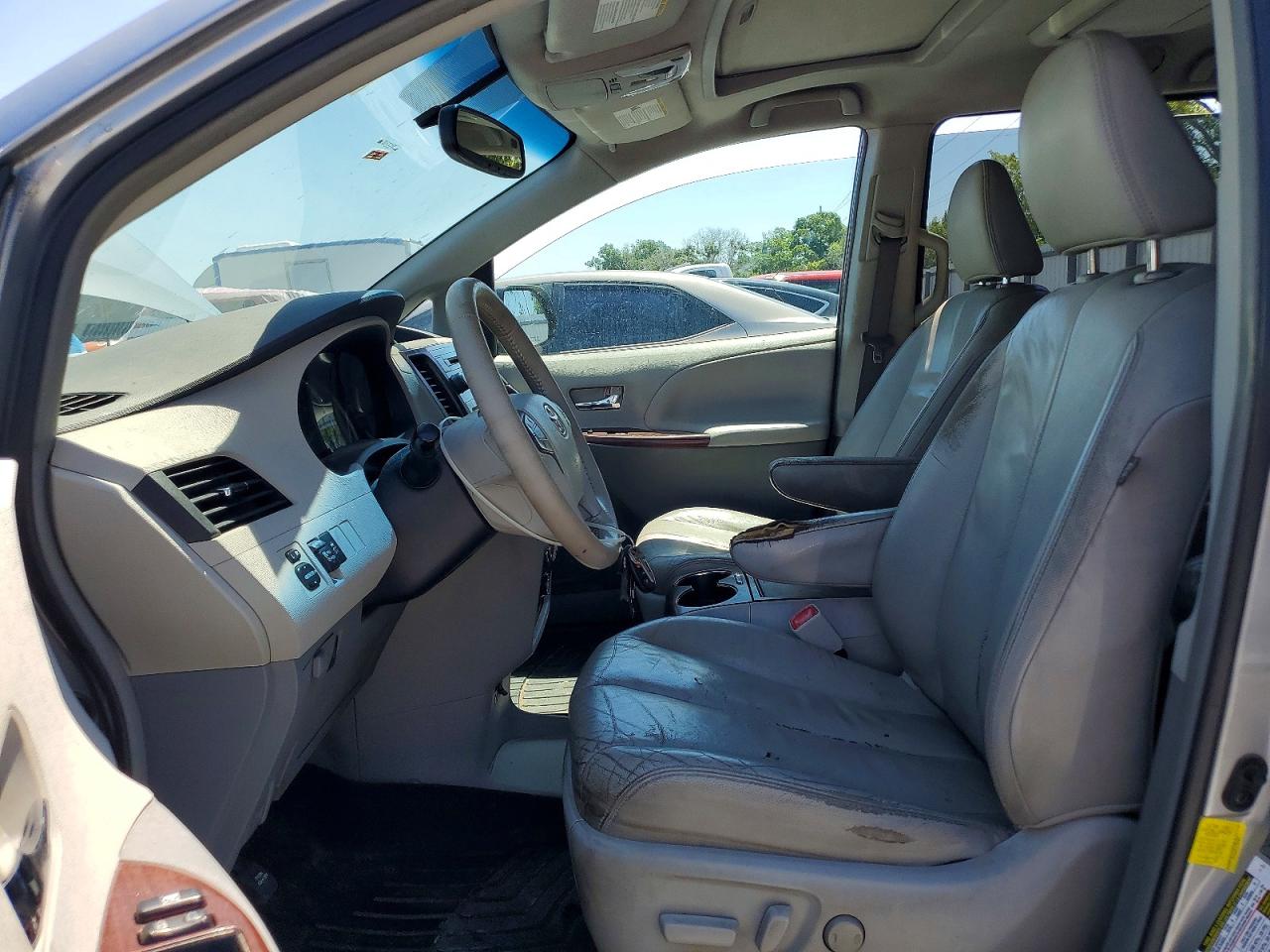 2012 TOYOTA SIENNA XLE
