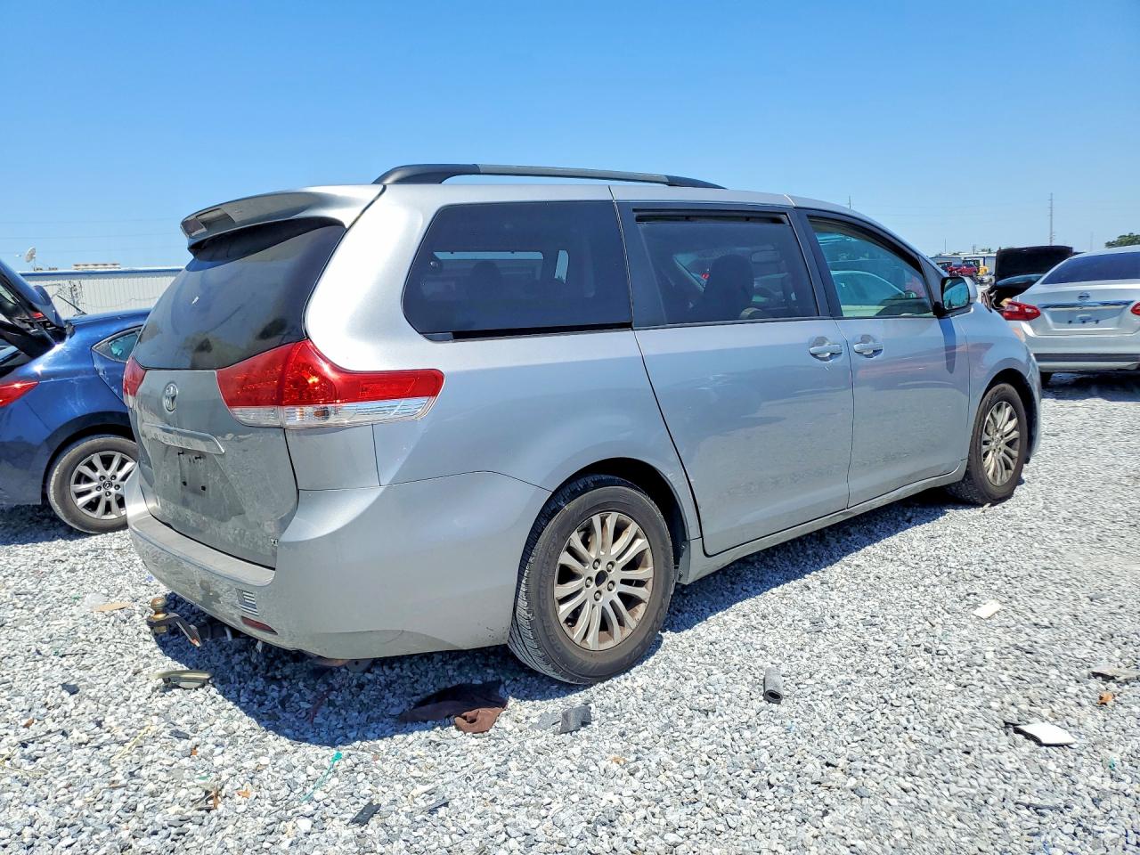 2012 TOYOTA SIENNA XLE