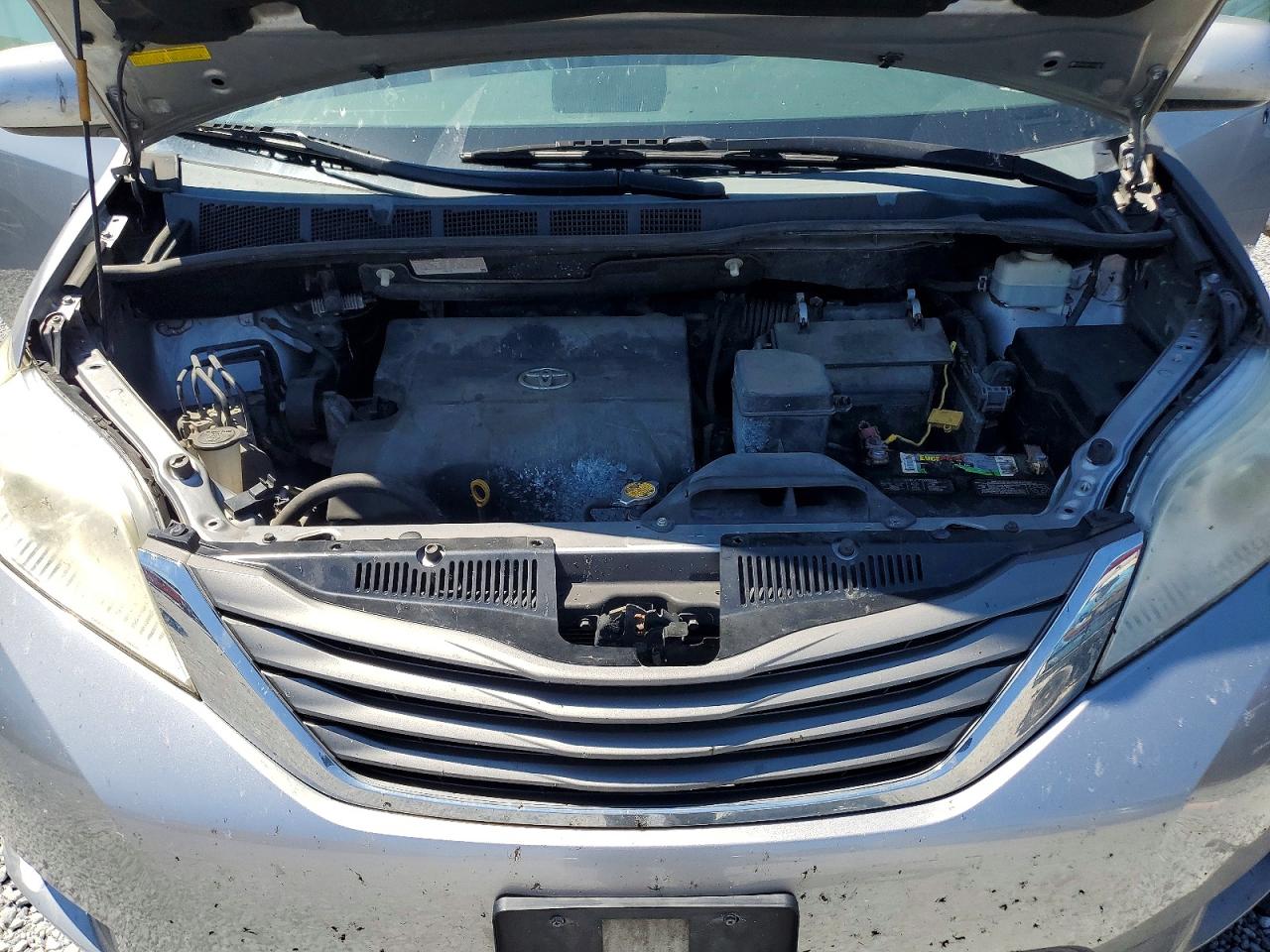 2012 TOYOTA SIENNA XLE