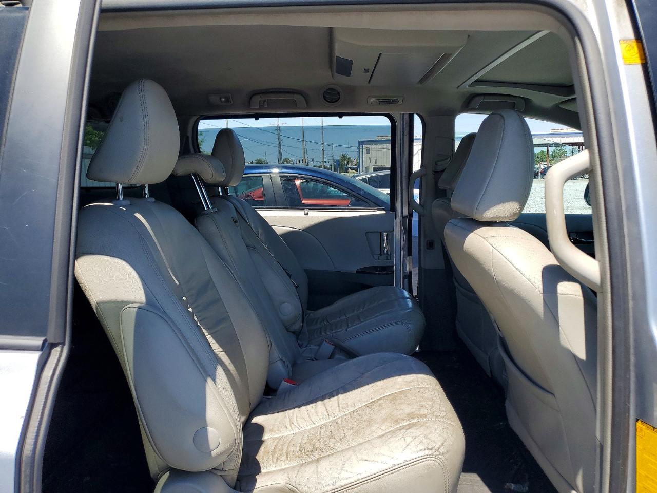 2012 TOYOTA SIENNA XLE