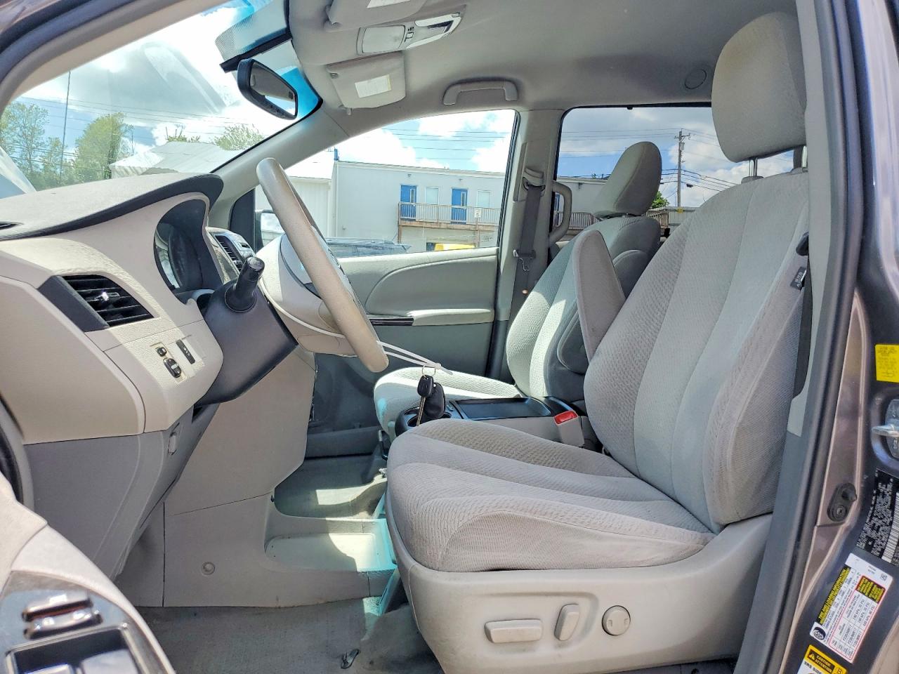 2011 TOYOTA SIENNA
