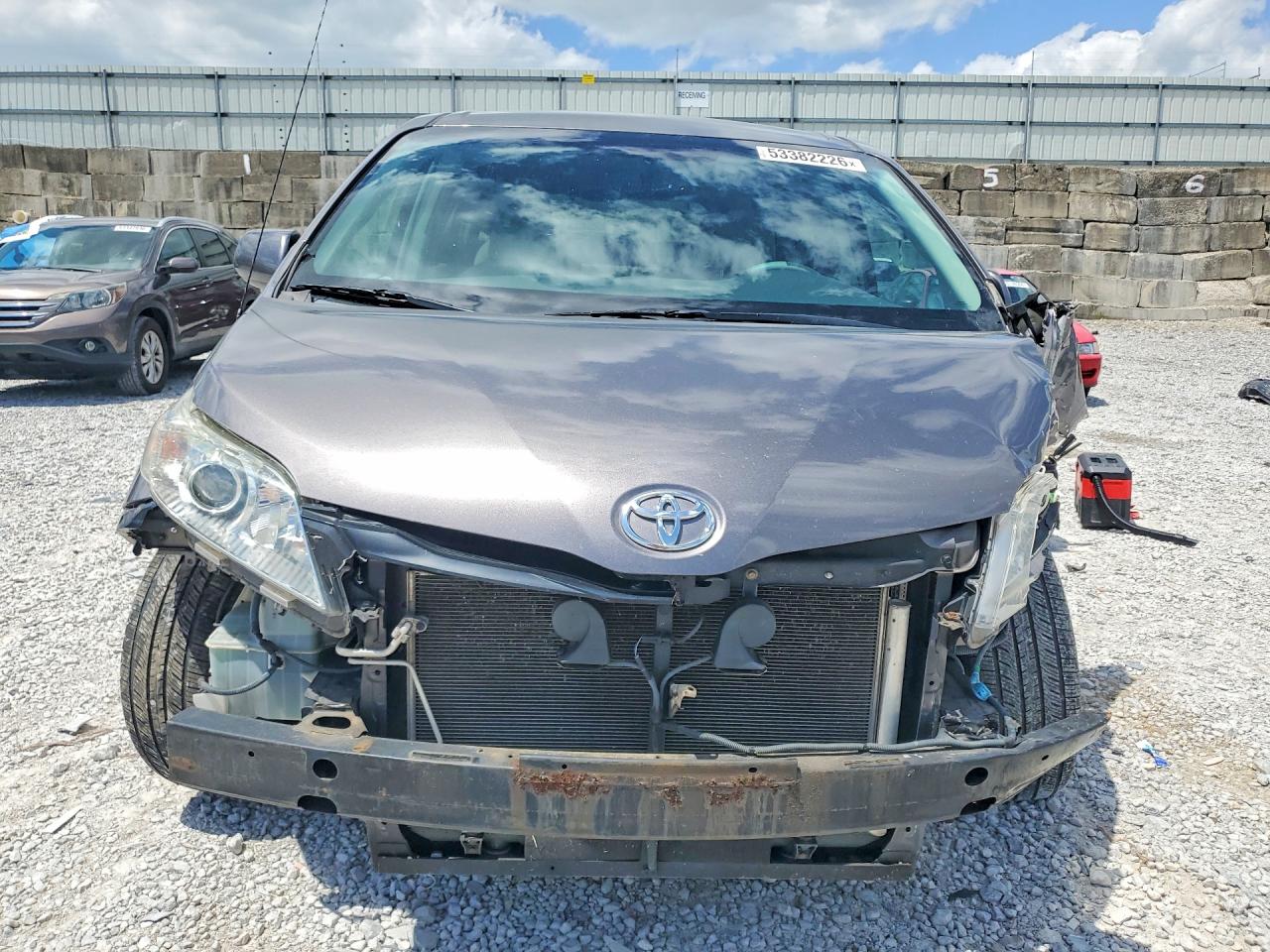 2011 TOYOTA SIENNA