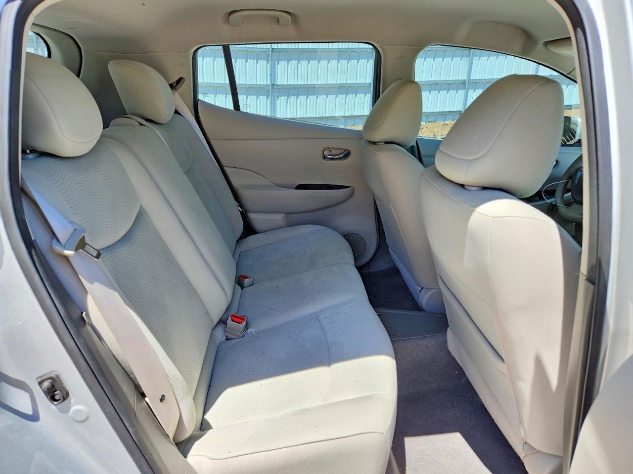 2016 NISSAN LEAF