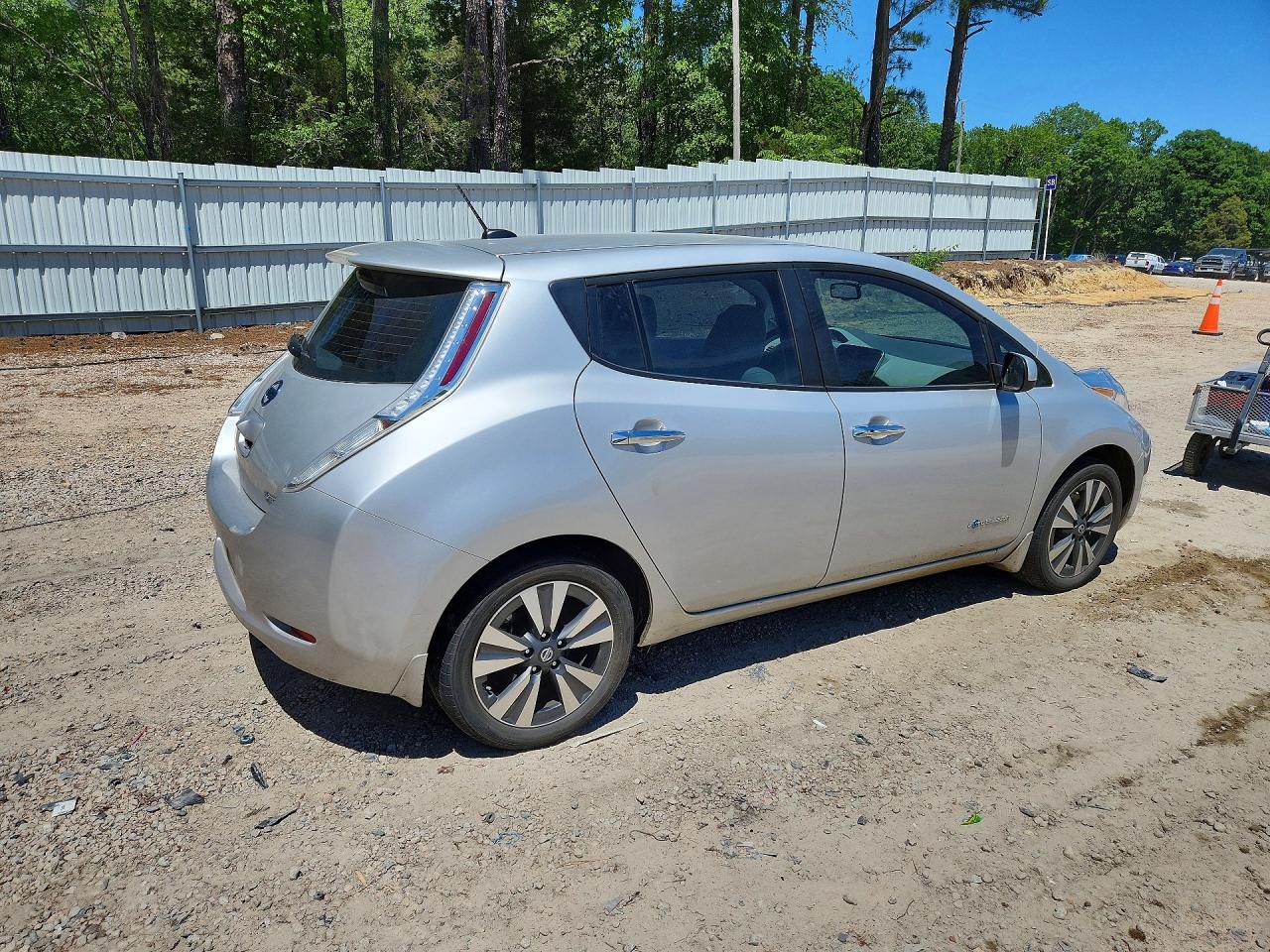 2016 NISSAN LEAF