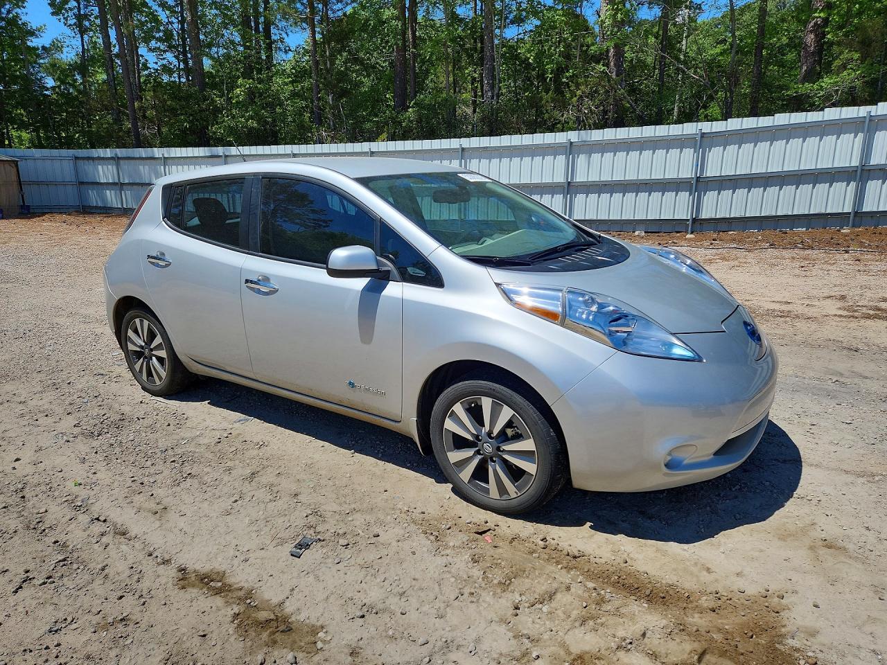 2016 NISSAN LEAF