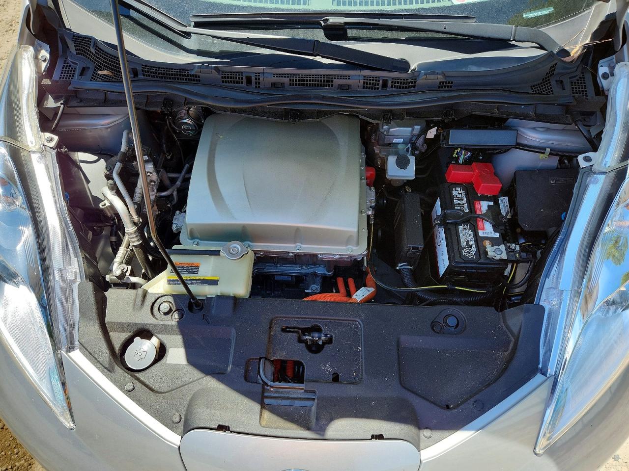 2016 NISSAN LEAF