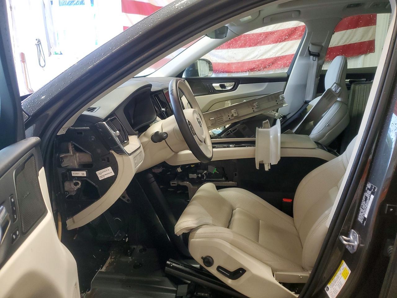 2021 VOLVO XC60