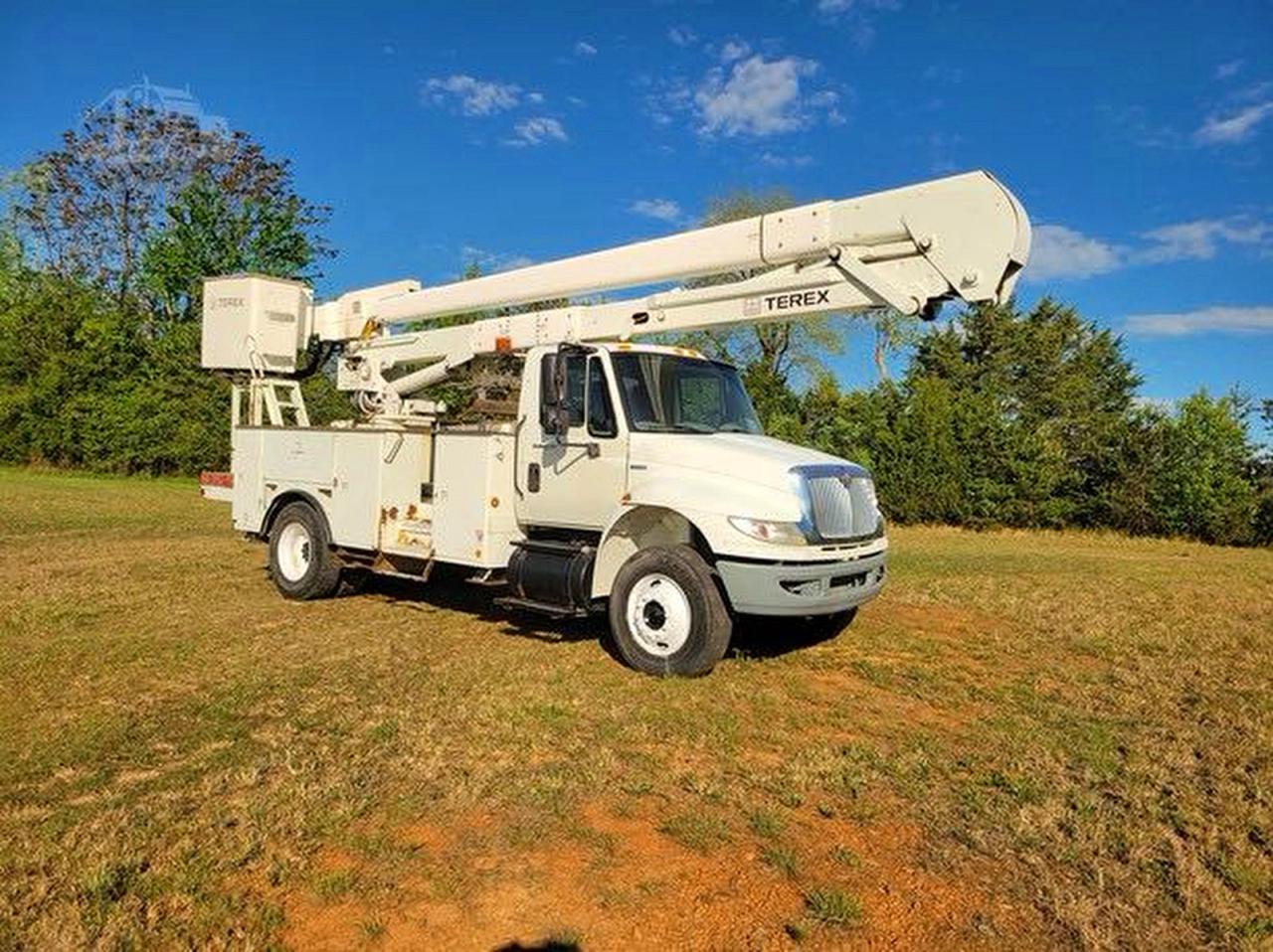 2010 INTERNATIONAL 4000 SERIE