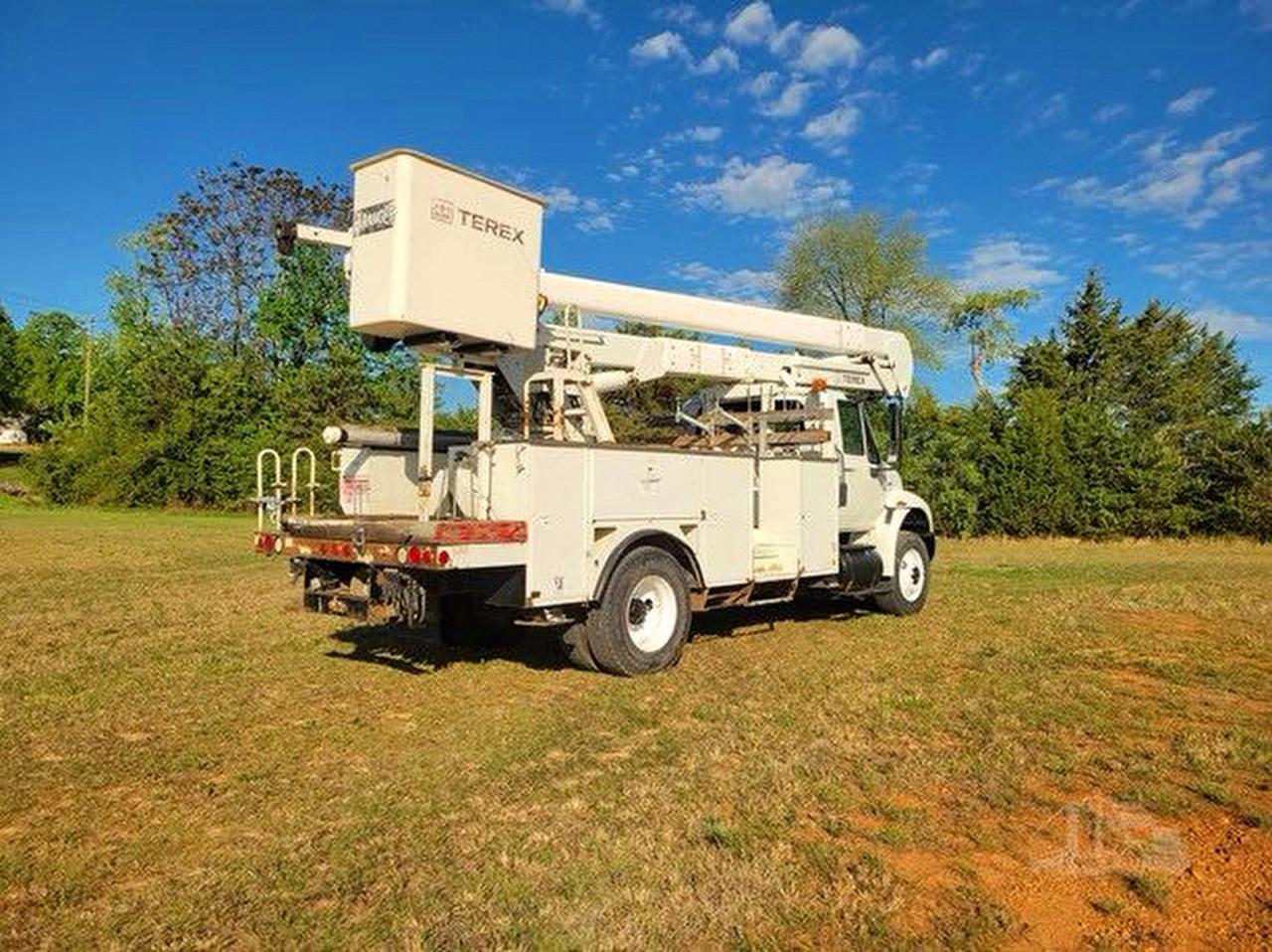 2010 INTERNATIONAL 4000 SERIE