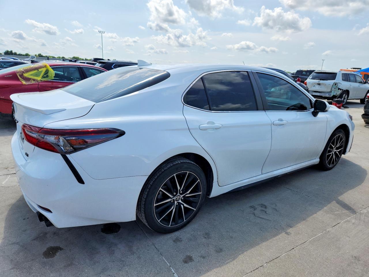2024 TOYOTA CAMRY
