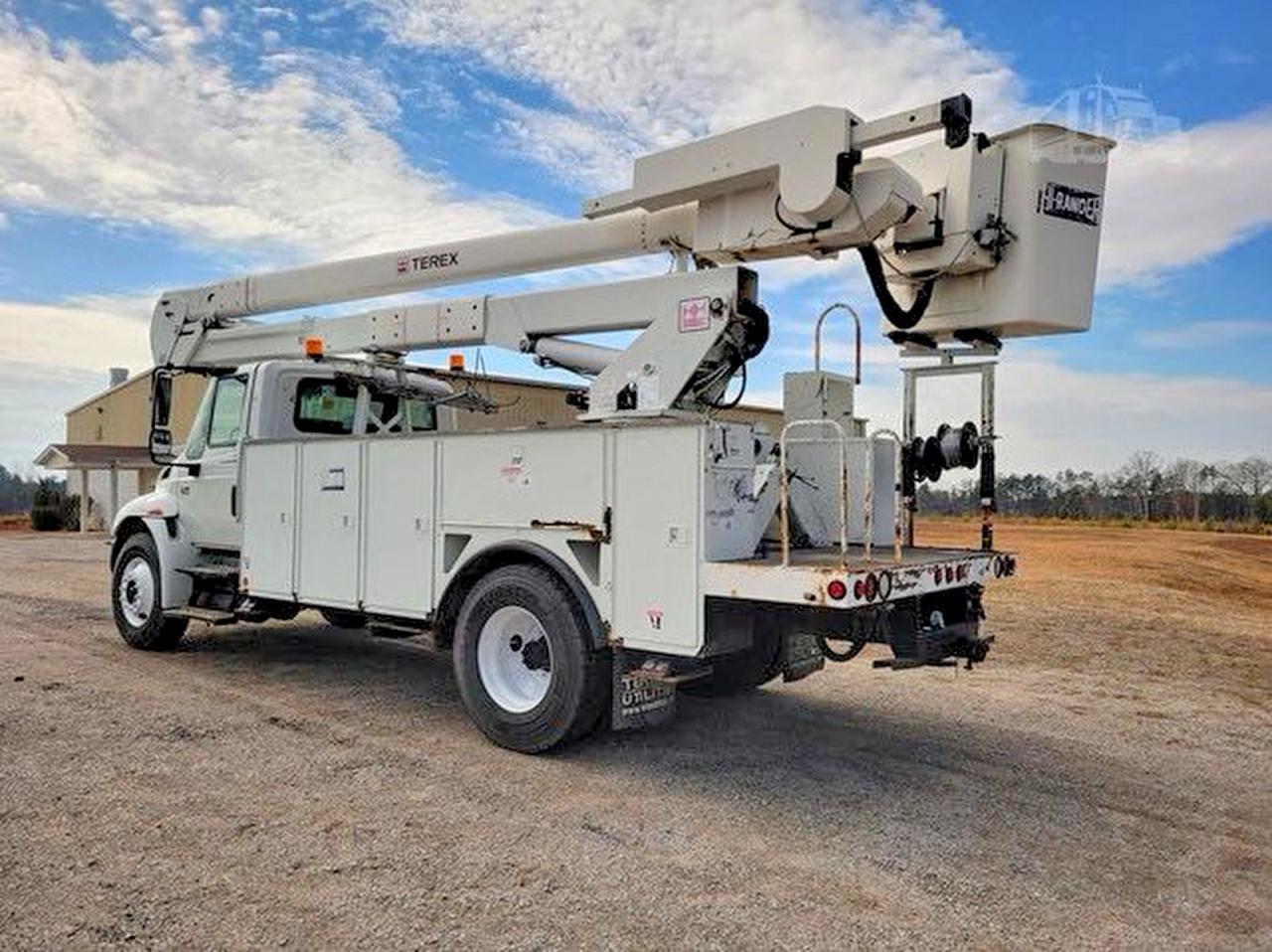2007 INTERNATIONAL 4000 SERIE