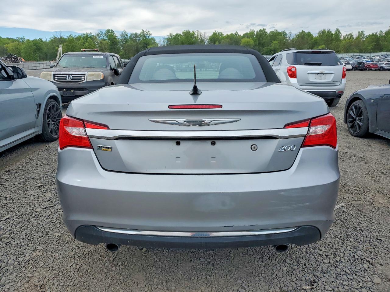 2014 CHRYSLER 200