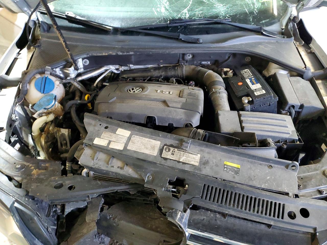 2014 VOLKSWAGEN PASSAT